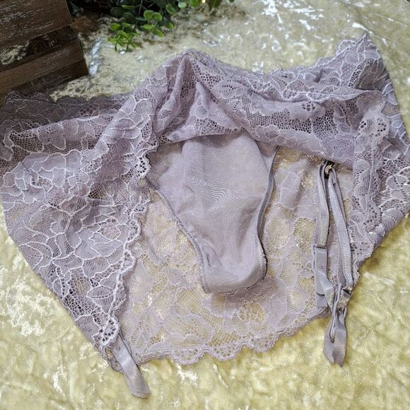 NWT/NWOT Victoria Secret Garter/Thong - Picture 3 of 6